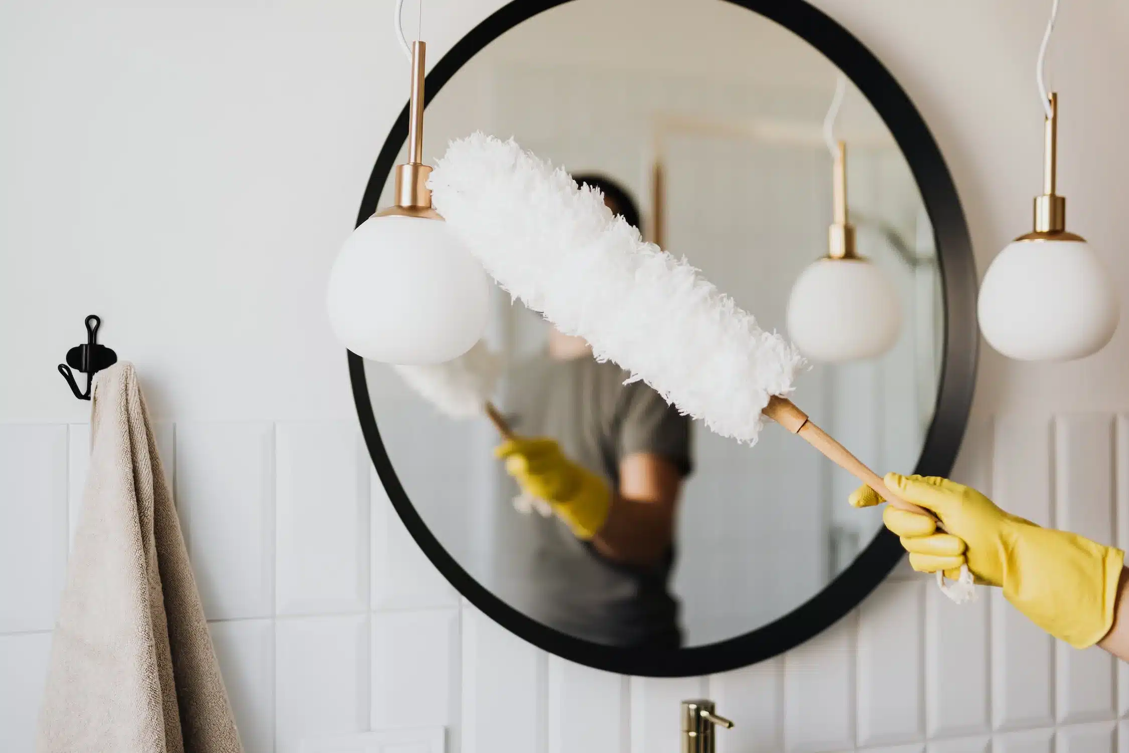 yellow globe cleaning mirror professional cleaning services florida